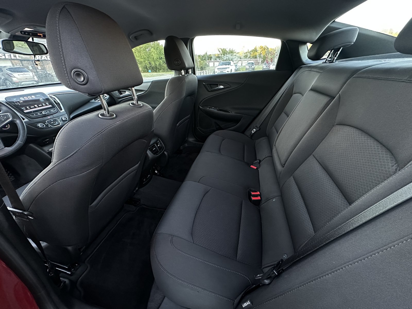 Used 2018 Chevrolet Malibu LT FWD image 3