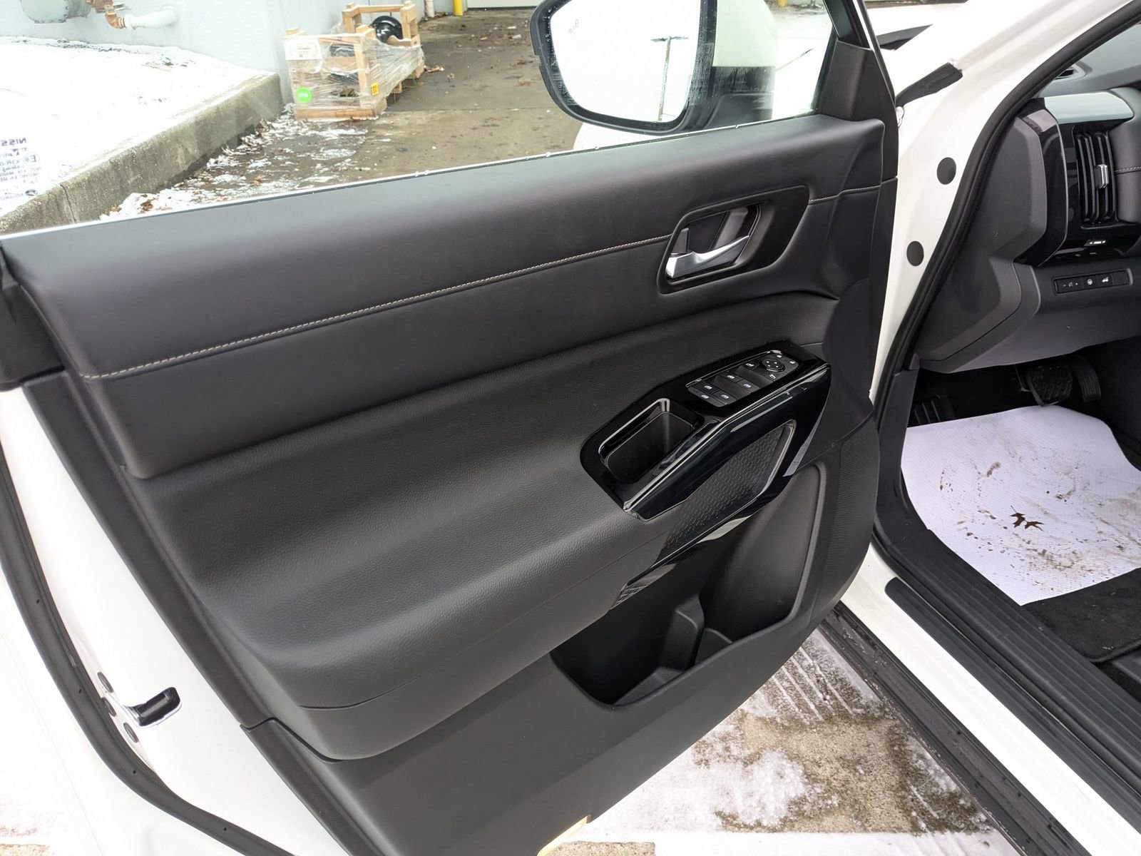 Used 2022 Nissan Pathfinder SV w/ SV Premium Package image 23