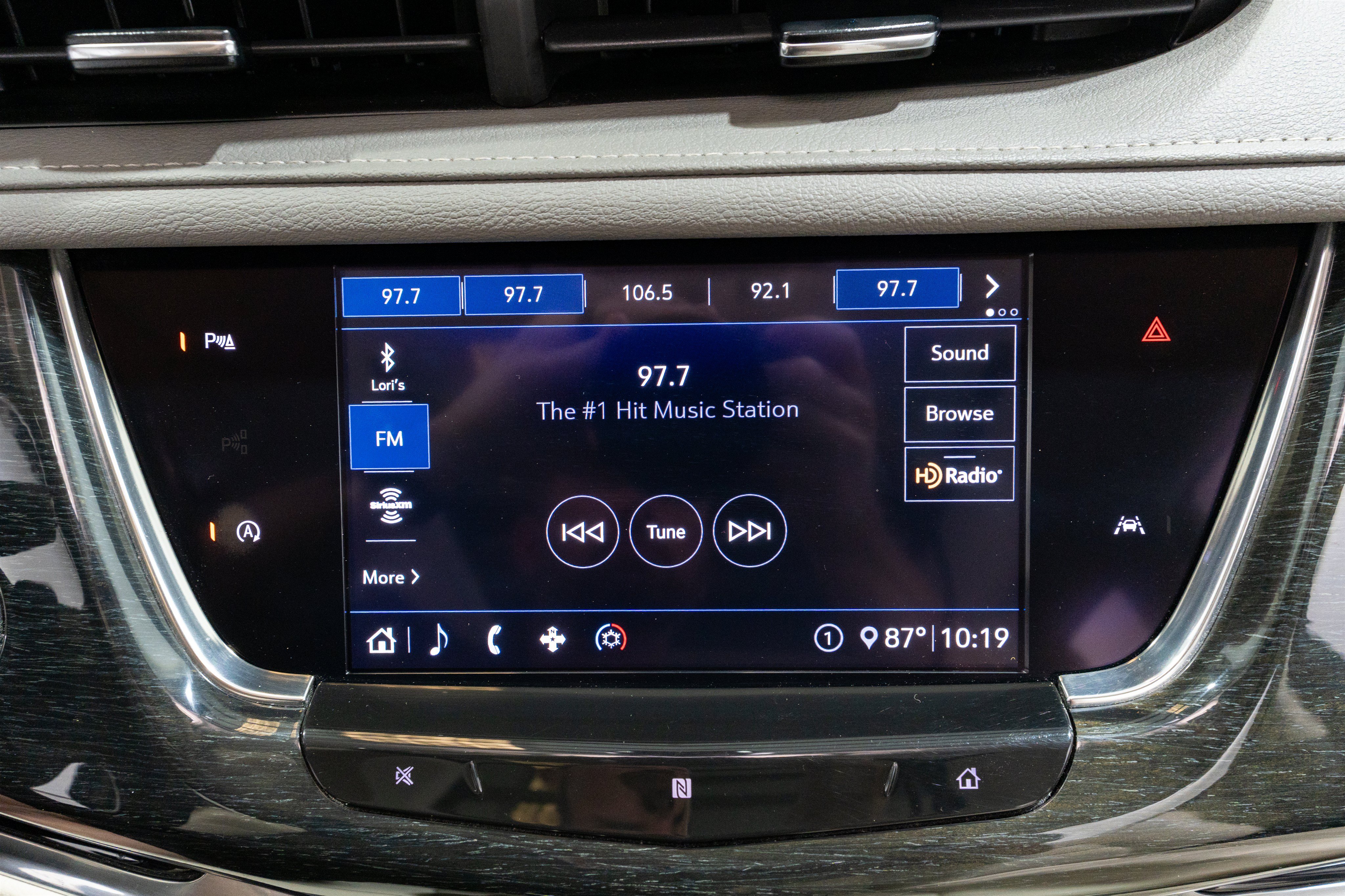 Used 2020 Cadillac XT6 Premium Luxury w/ LPO, Floor Liner Package AWD/4WD image 18