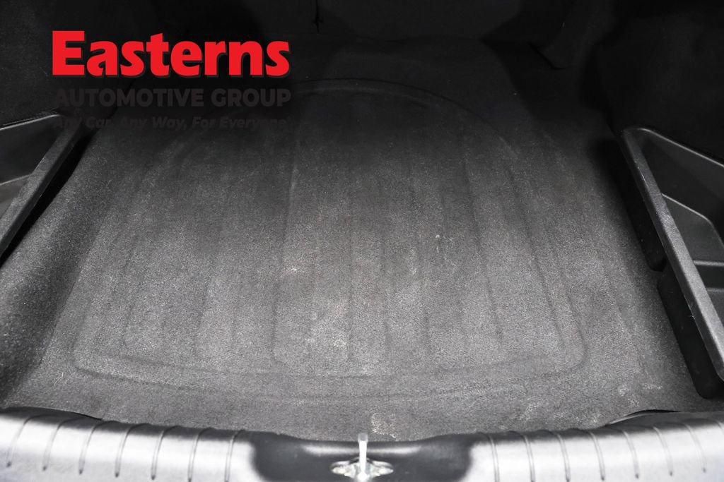 Used 2023 Hyundai Elantra Limited w/ Preferred Accessory Package image 9