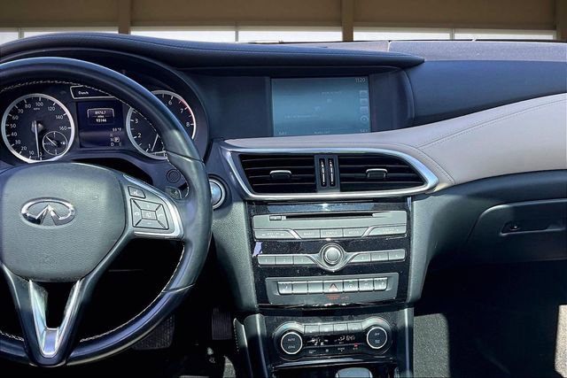 Used 2018 INFINITI QX30 Premium w/ Navigation Package image 6