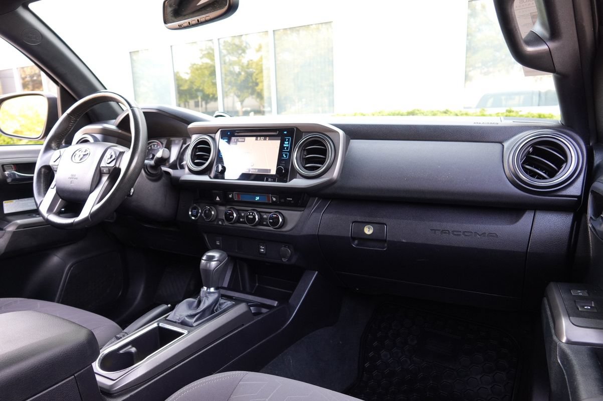 Used 2016 Toyota Tacoma TRD Off-Road AWD/4WD image 7