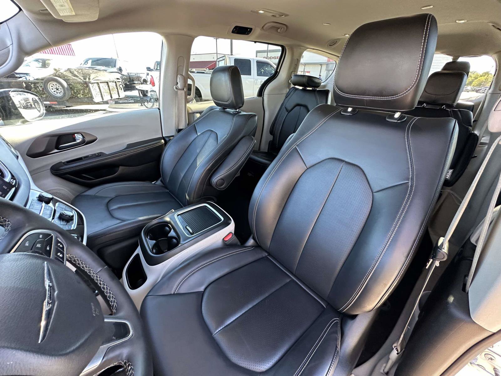 Used 2024 Chrysler Pacifica Touring-L FWD image 26