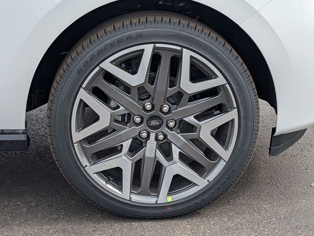 New 2026 Ford Expedition Max Platinum image 19