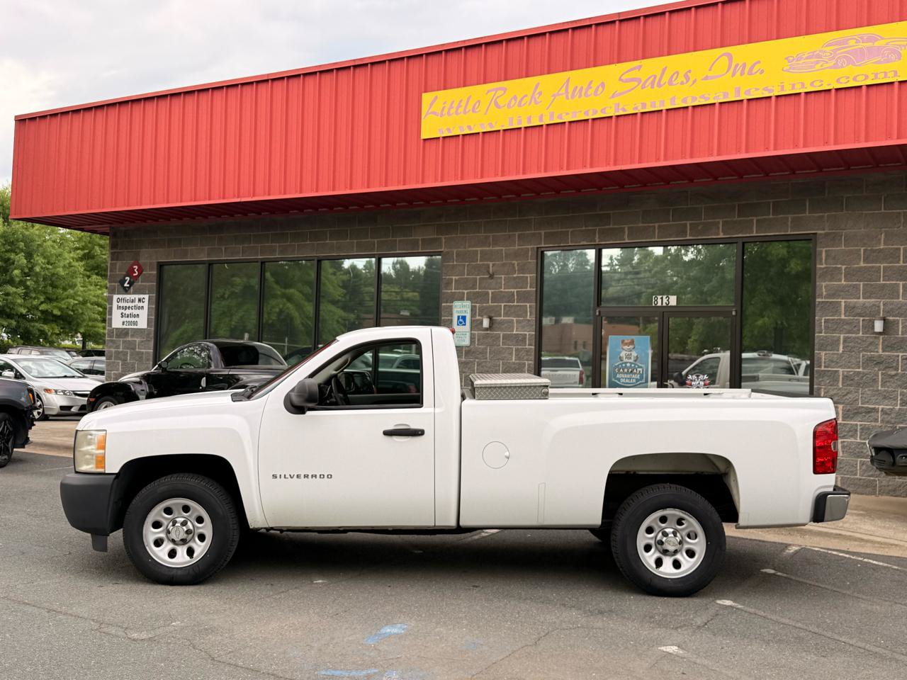 Used 2011 Chevrolet Silverado 1500 W/T RWD image 2
