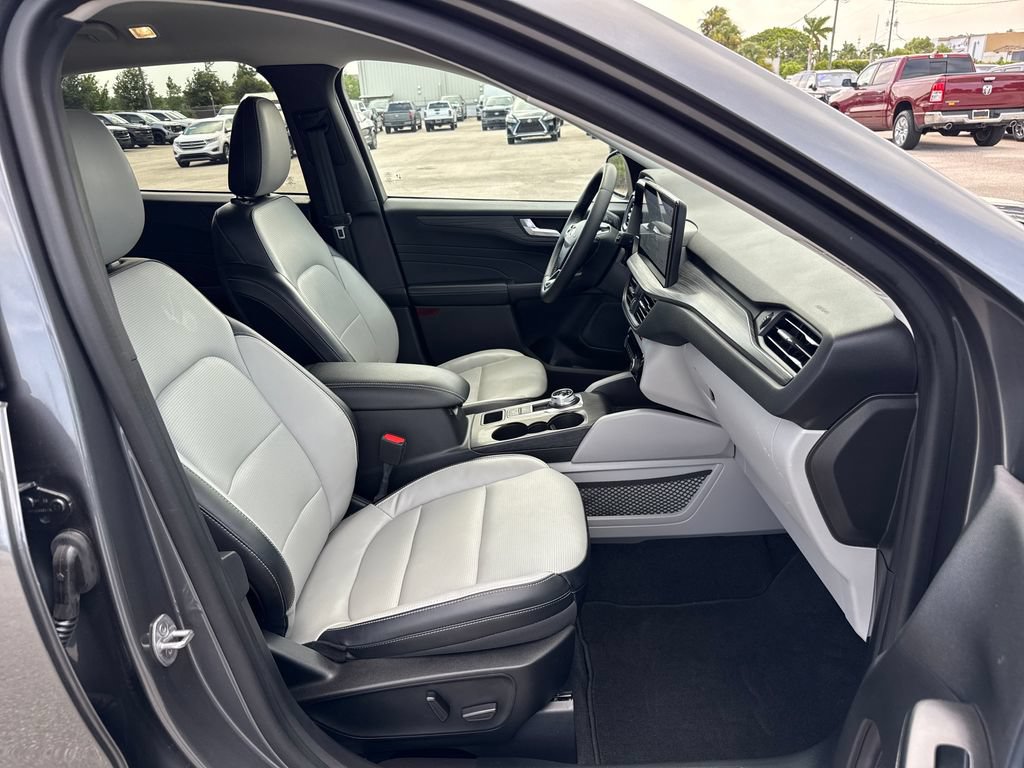 Used 2023 Ford Escape Platinum AWD/4WD image 26
