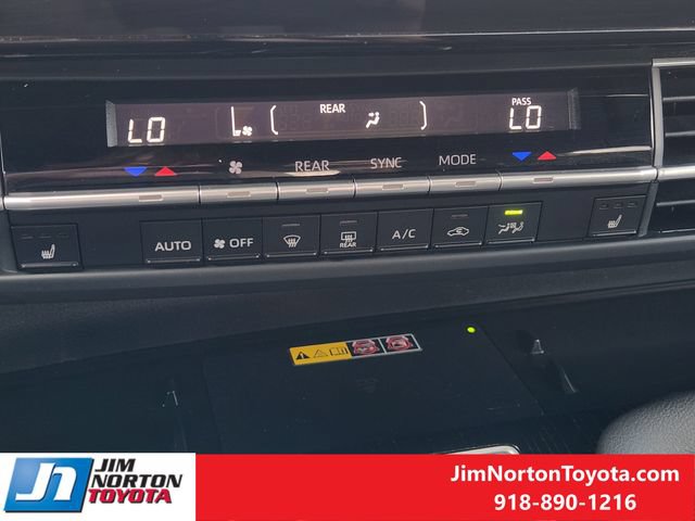 Used 2025 Toyota Sienna XLE Woodland Edition AWD/4WD image 20