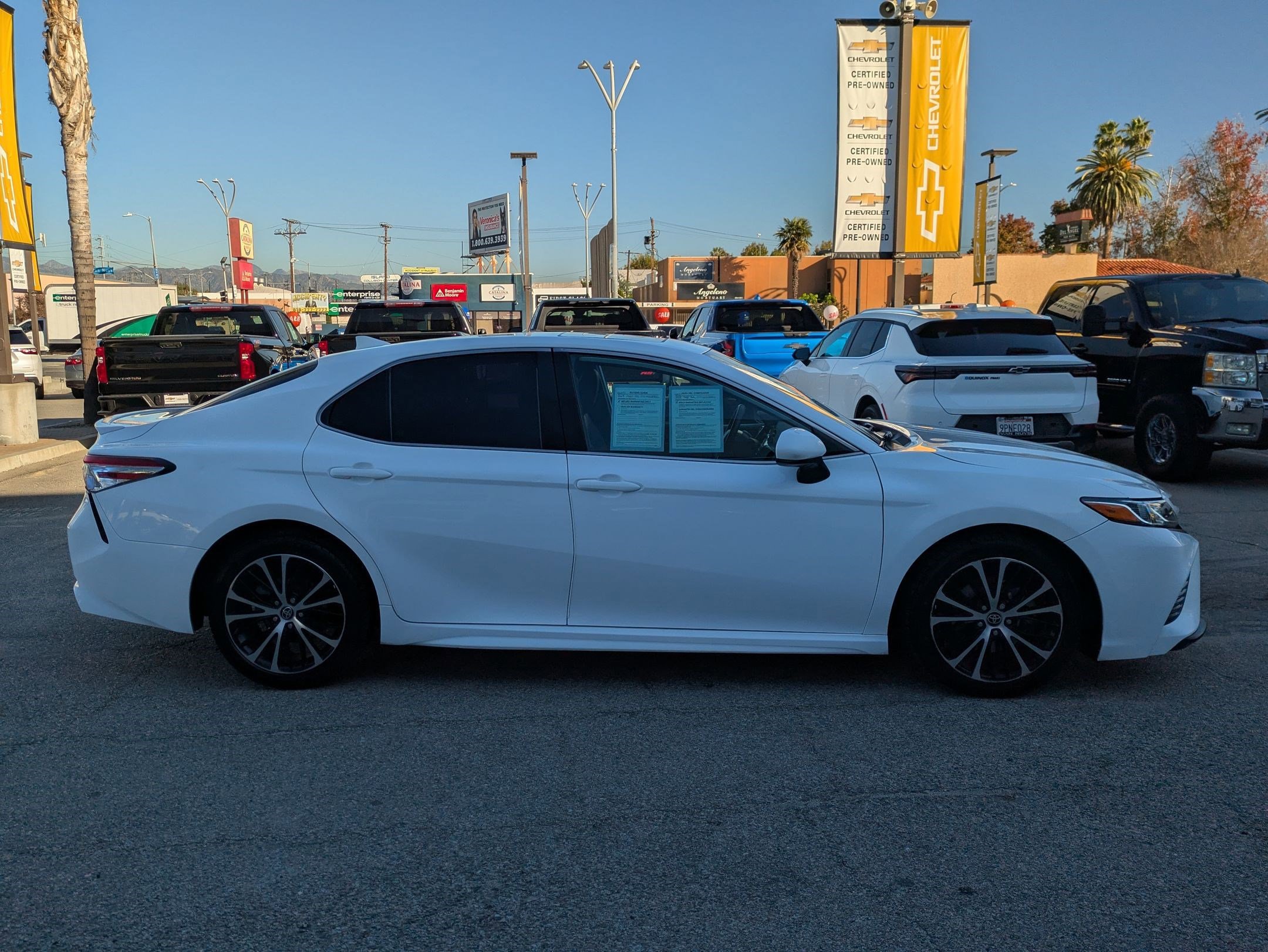Used 2020 Toyota Camry SE image 4