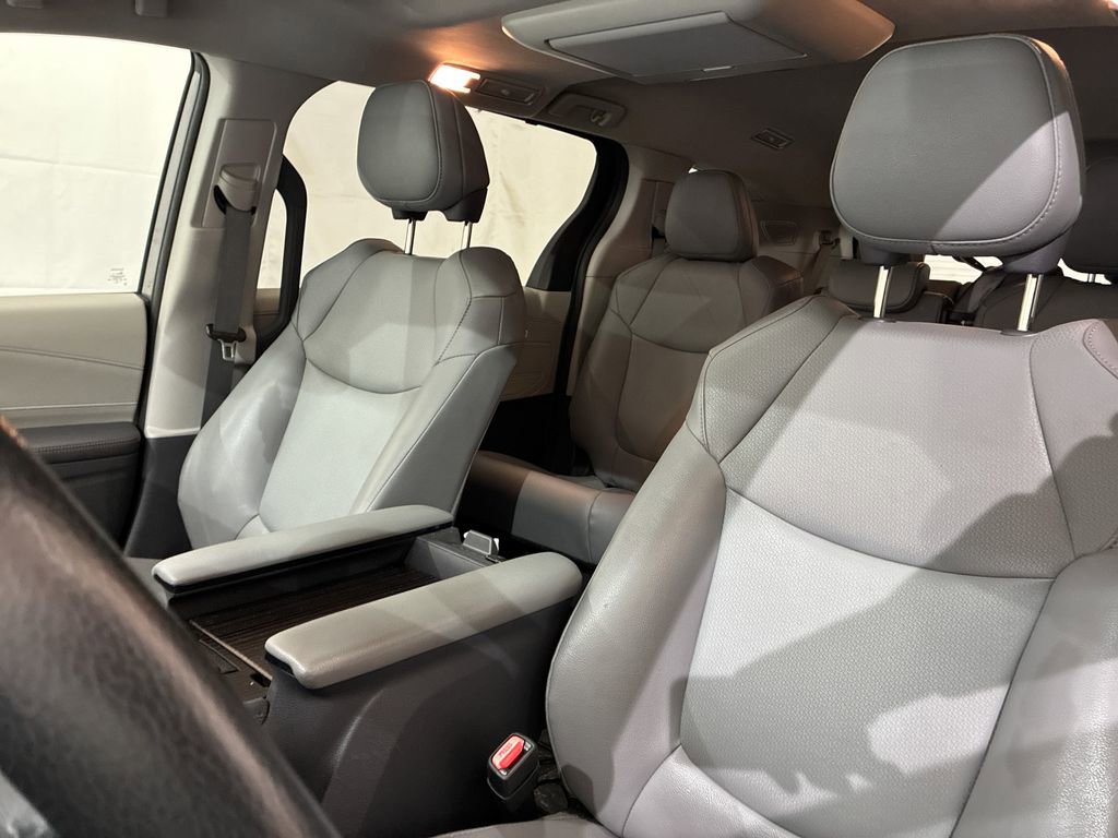 Used 2022 Toyota Sienna XLE w/ XLE Plus Package FWD image 14