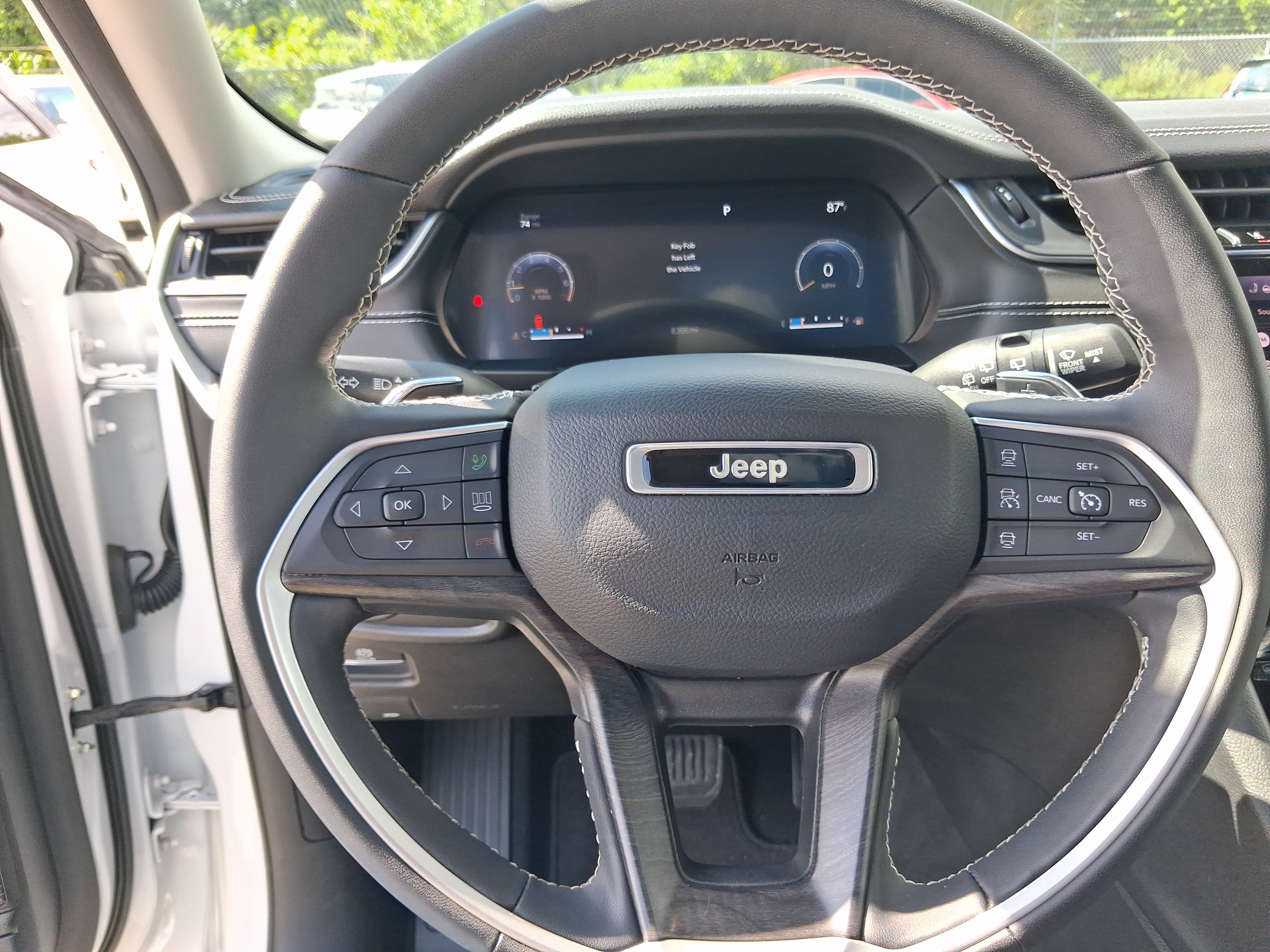 Used 2024 Jeep Grand Cherokee L Limited w/ Black Appearance Package AWD/4WD image 16