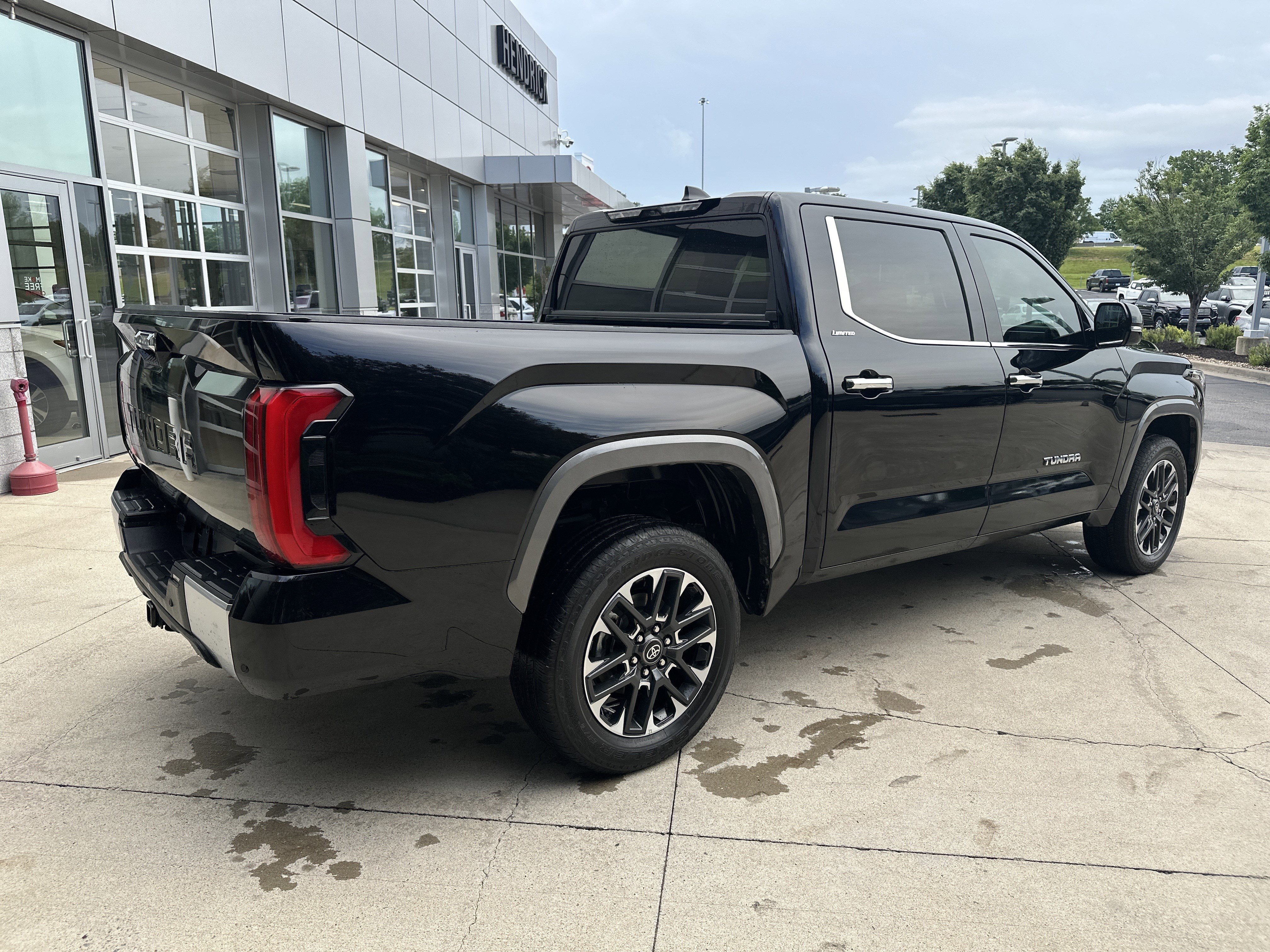 Used 2025 Toyota Tundra Limited AWD/4WD image 6