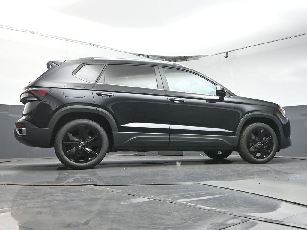 New 2025 Volkswagen Taos SE image 40
