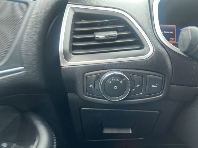 Used 2017 Ford Edge Titanium image 23