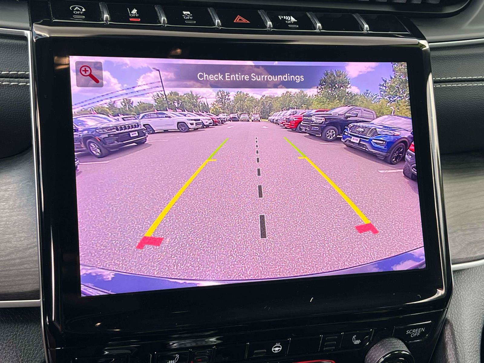 Used 2023 Jeep Grand Cherokee Limited AWD/4WD image 15