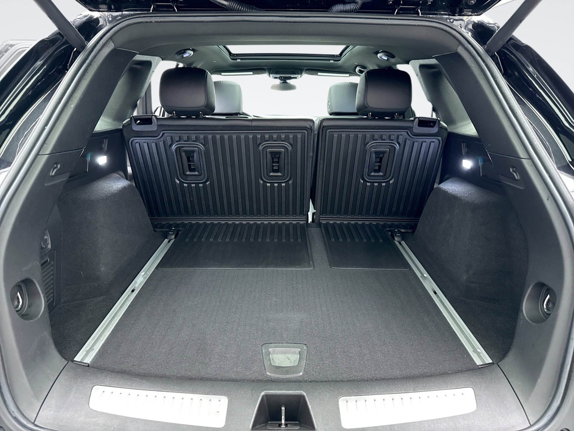 Used 2022 Cadillac XT5 Premium Luxury w/ LPO, Floor Liner Package image 24