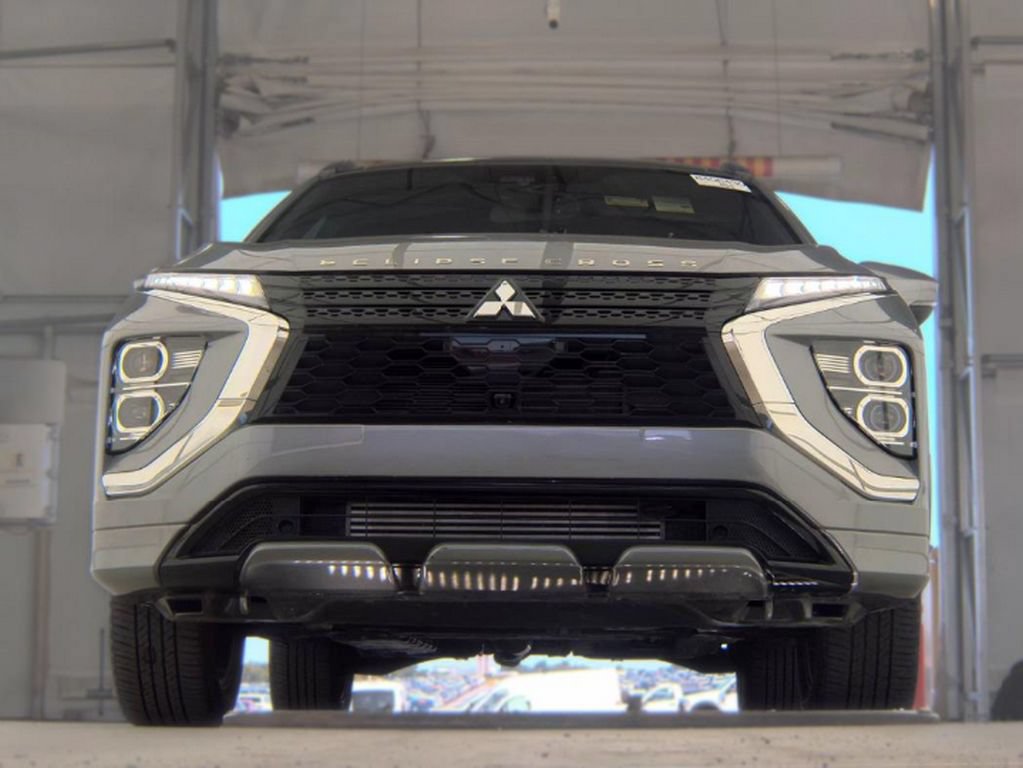 Used 2024 Mitsubishi Eclipse Cross SEL AWD/4WD image 3