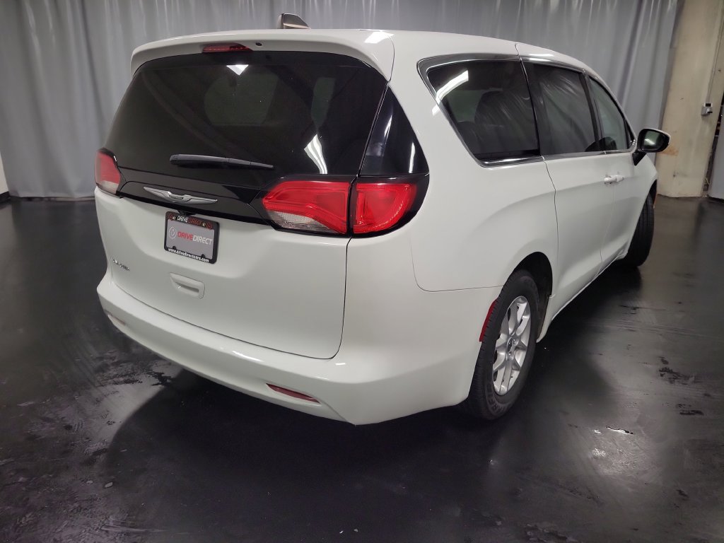 Used 2022 Chrysler Voyager LX FWD image 8