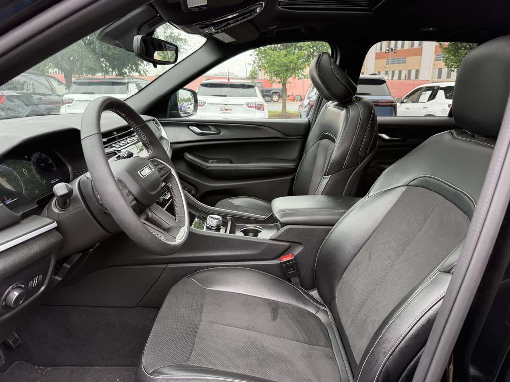 Used 2024 Jeep Grand Cherokee Altitude AWD/4WD image 13