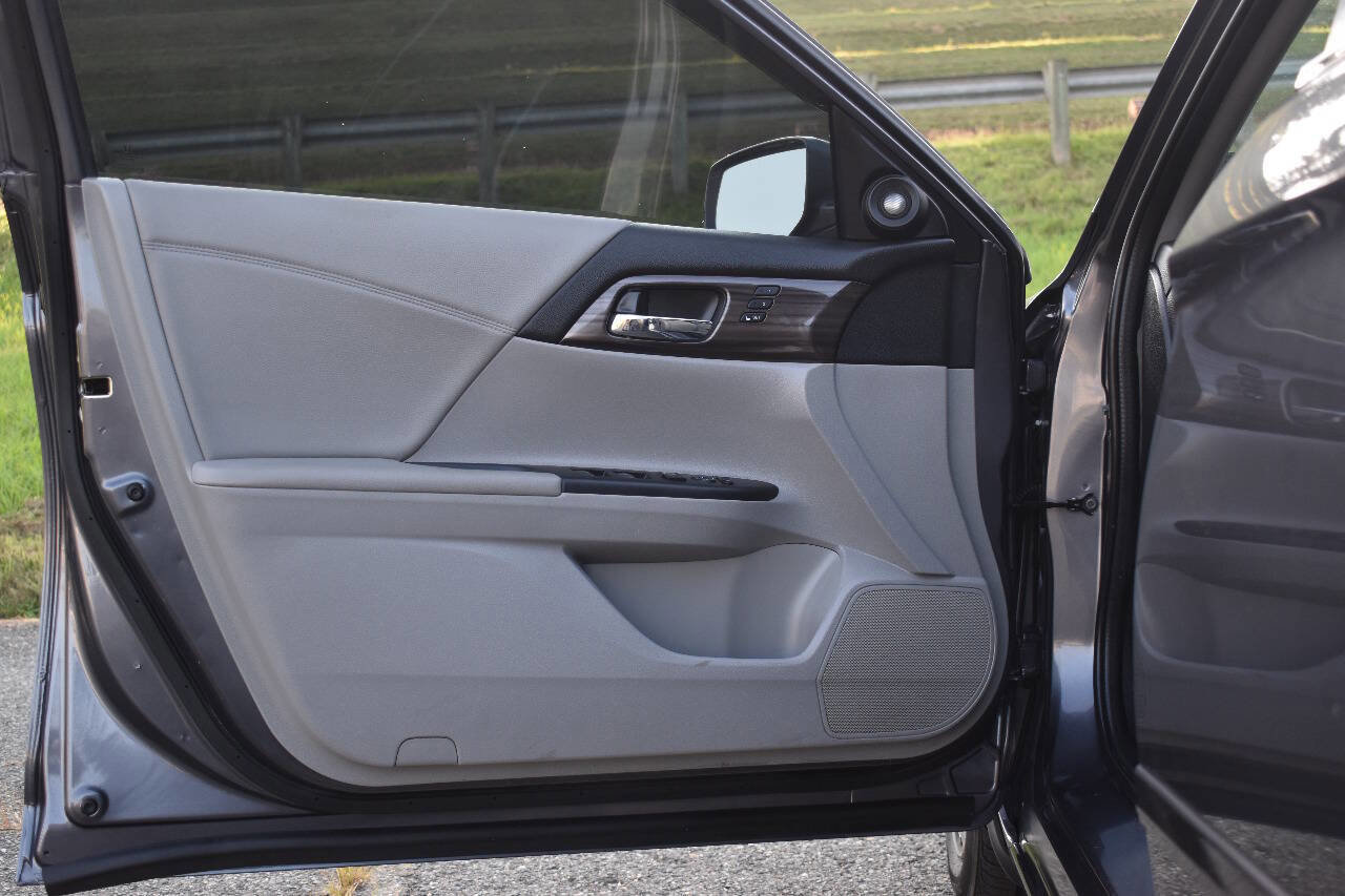 Used 2017 Honda Accord EX-L image 8