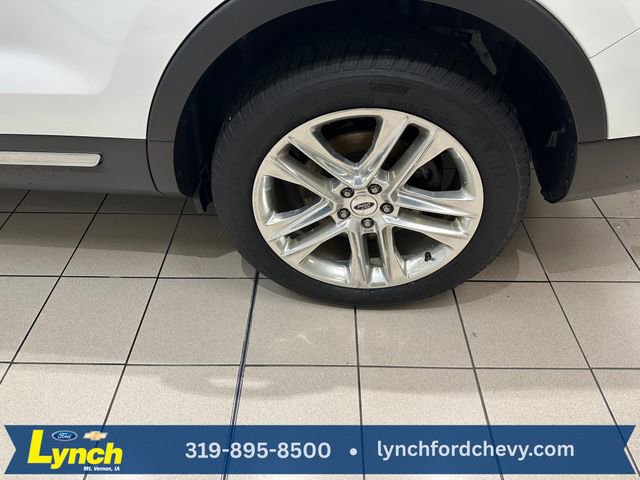 Used 2017 Ford Explorer XLT w/ Equipment Group 202A AWD/4WD image 29