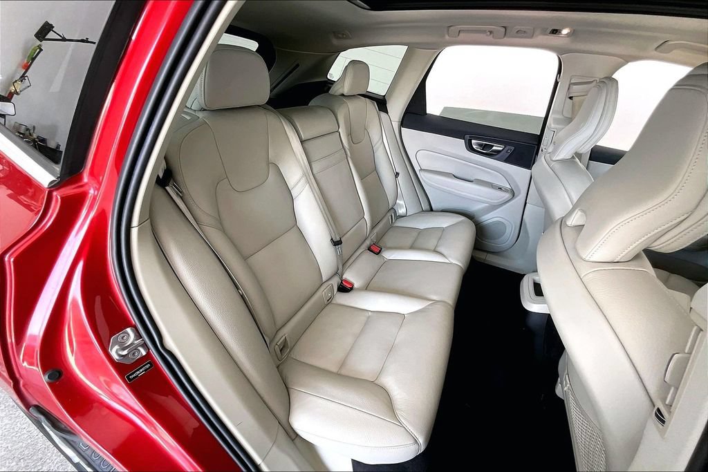 Used 2021 Volvo XC60 T6 Momentum AWD/4WD image 36