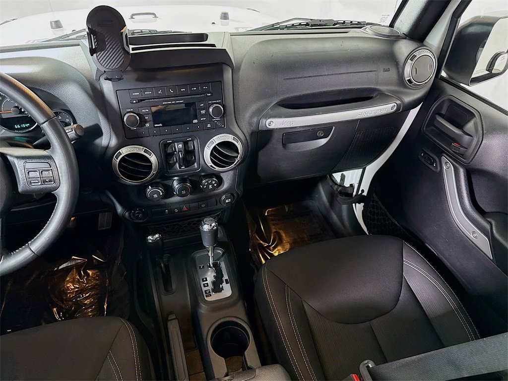 Used 2017 Jeep Wrangler Unlimited Rubicon w/ Connectivity Group image 24