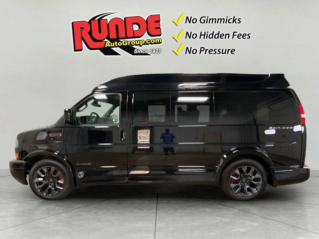 Used 2025 GMC Savana 2500 w/ Driver Convenience Package RWD image 3