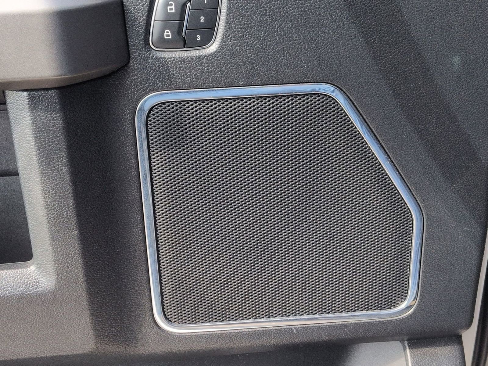 Used 2015 Ford F150 Platinum w/ Equipment Group 701A Luxury image 38