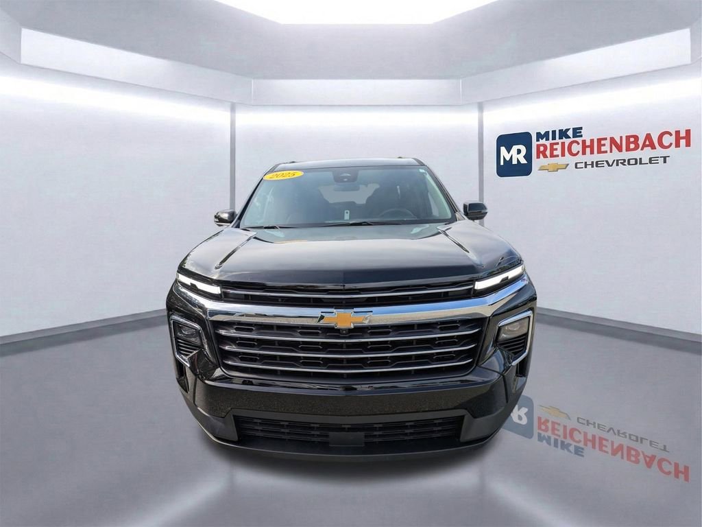 Used 2025 Chevrolet Traverse LT w/ Driver Confidence Package FWD image 9