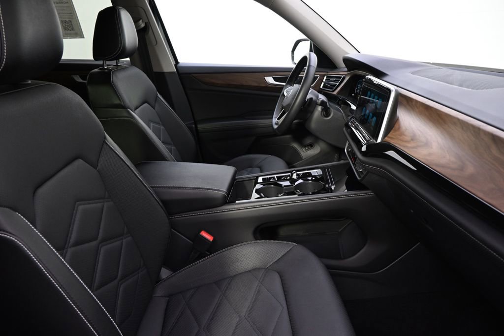 Used 2025 Volkswagen Atlas SE image 16