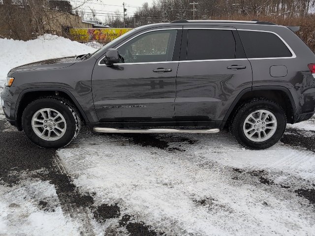 Used 2020 Jeep Grand Cherokee Laredo image 3