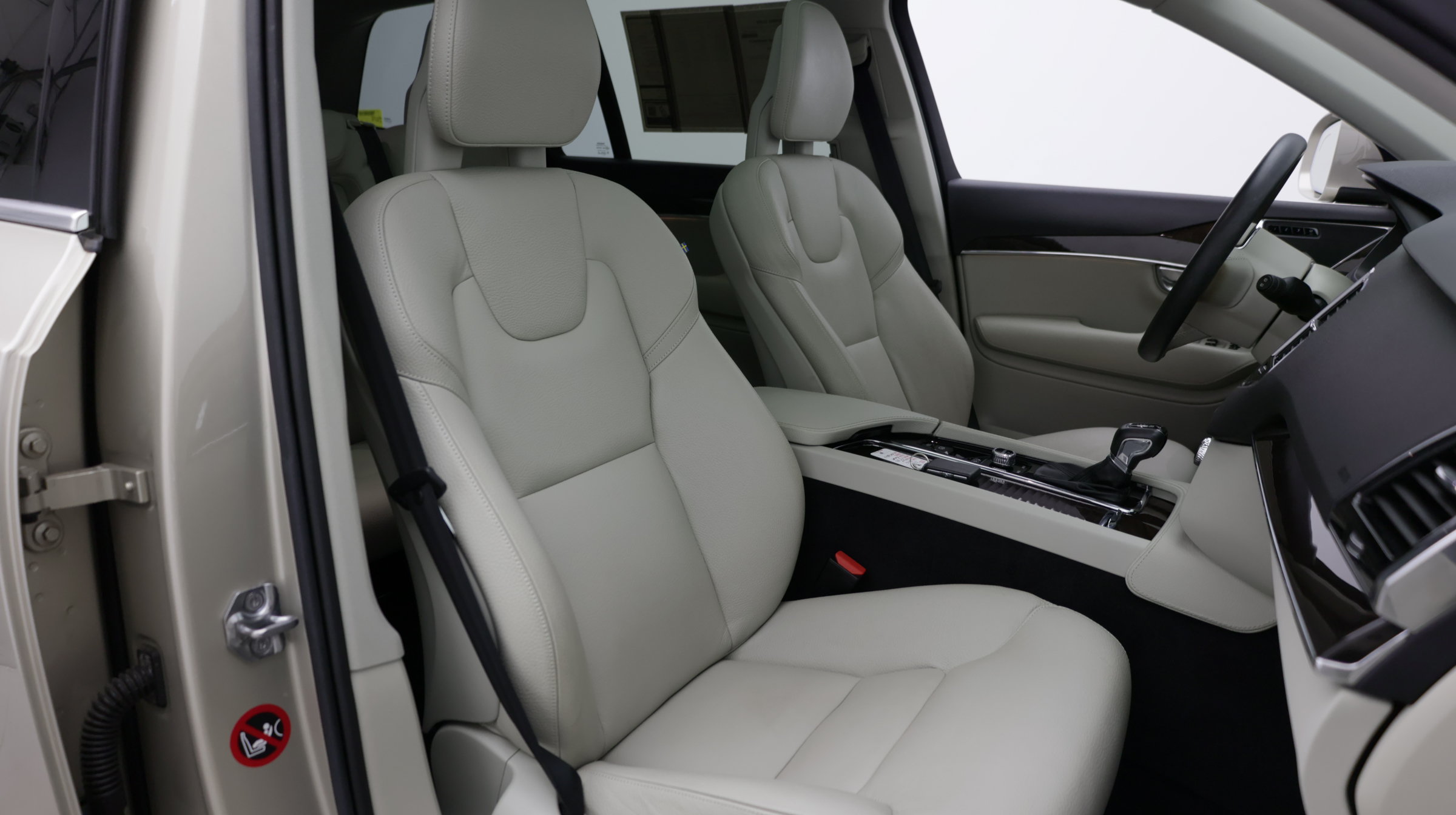 Used 2016 Volvo XC90 T6 Momentum w/ Momentum Plus Package AWD/4WD image 41