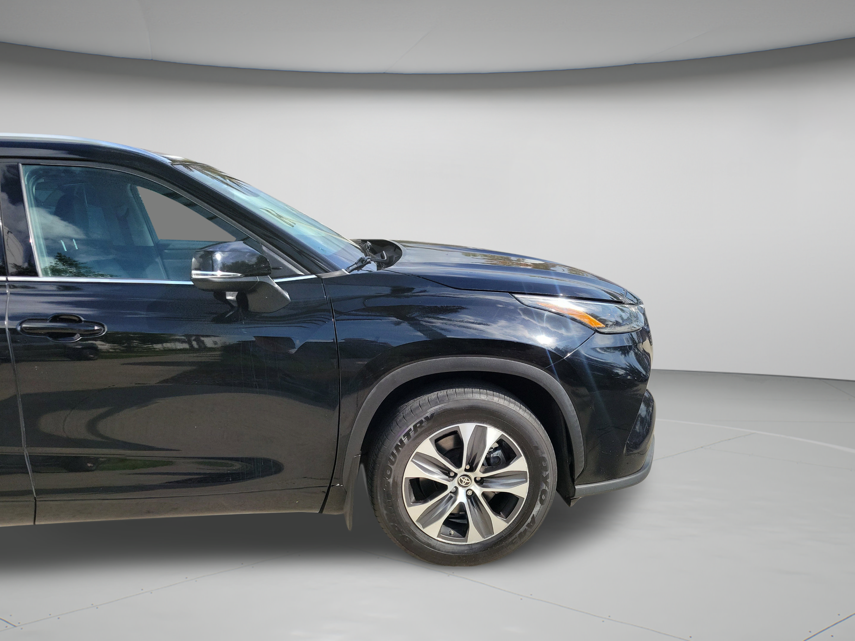 Used 2021 Toyota Highlander XLE AWD/4WD image 31