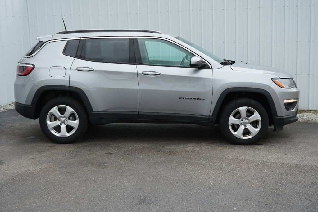 Used 2018 Jeep Compass Latitude w/ Cold Weather Group AWD/4WD image 2