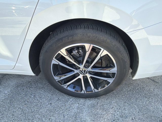 Certified 2025 Volkswagen Jetta Sport FWD image 5