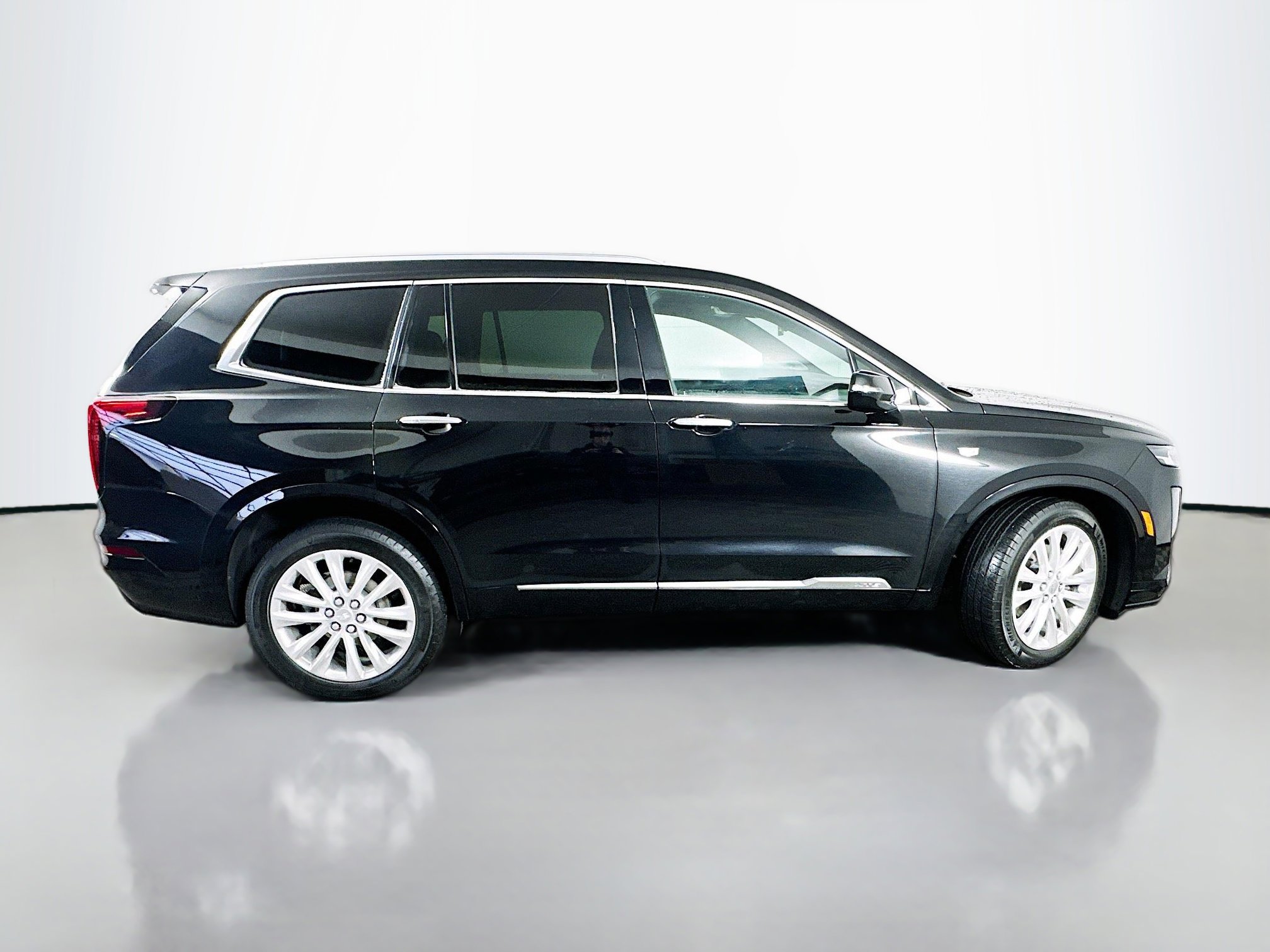 Used 2023 Cadillac XT6 Premium Luxury image 8