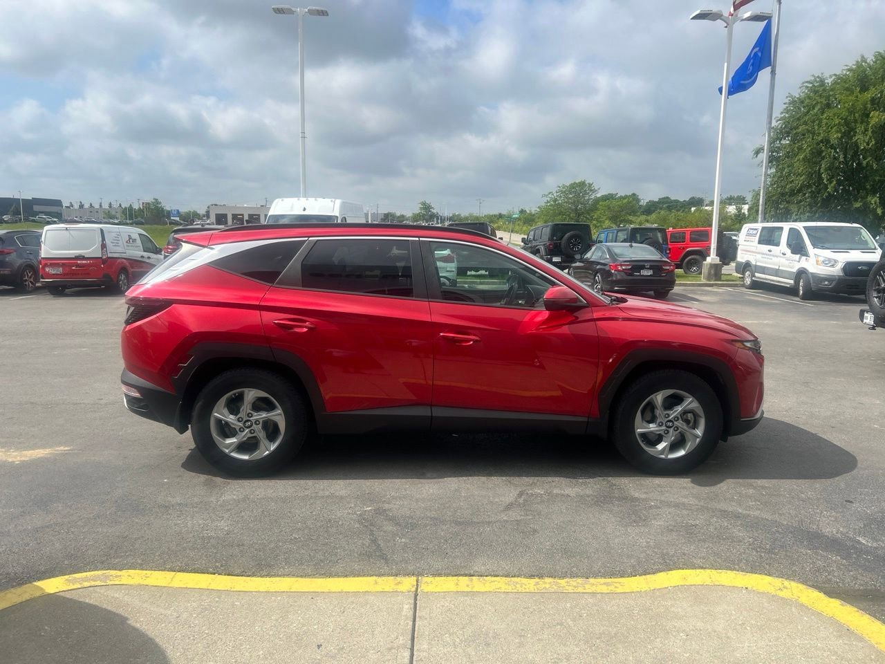 Used 2022 Hyundai Tucson SEL w/ Cargo Package FWD image 2