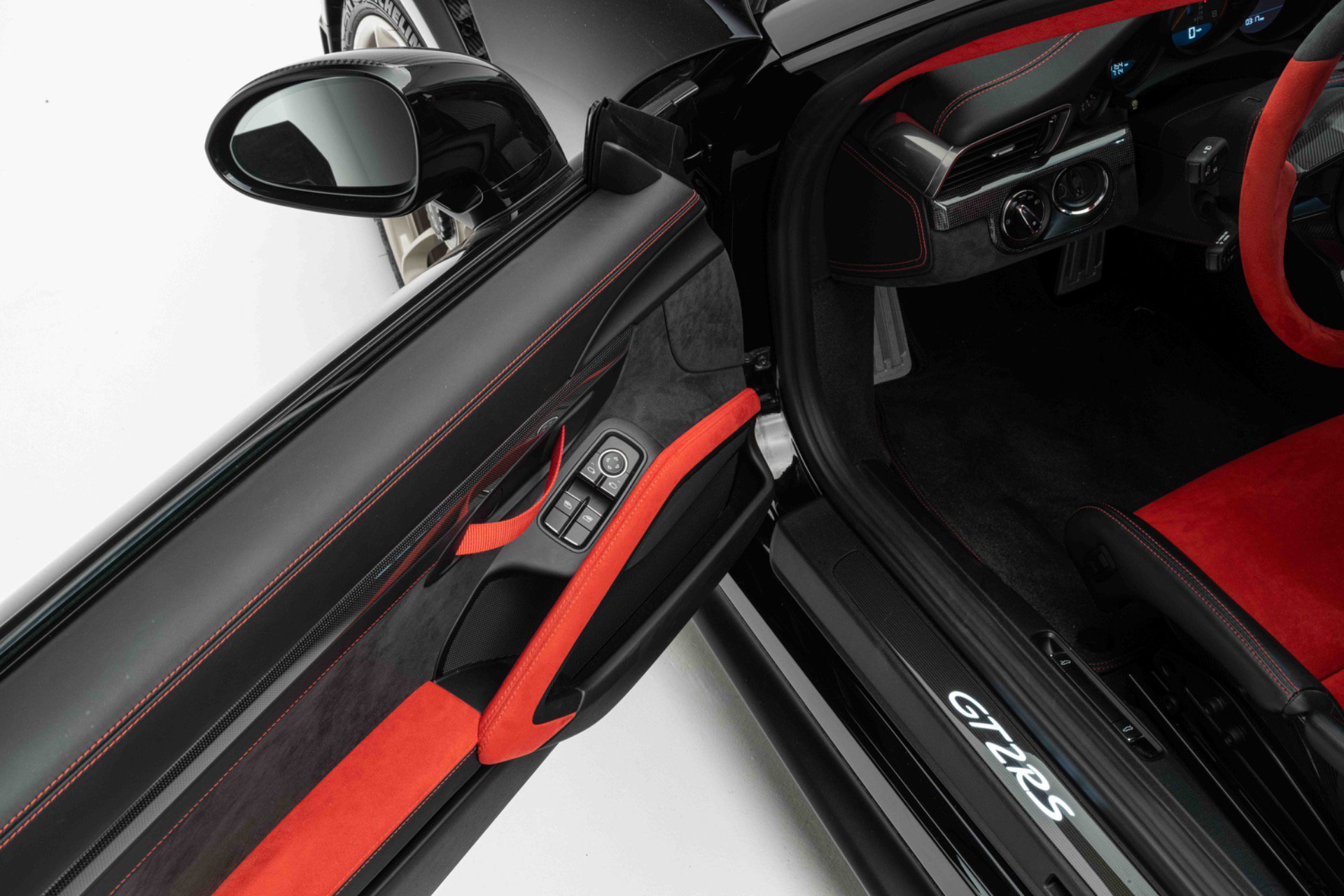 Used 2018 Porsche 911 GT2 RS RWD image 25