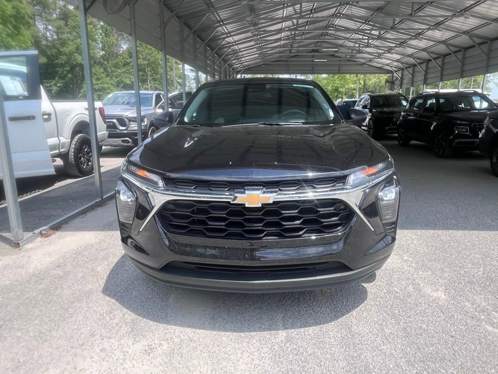 Used 2025 Chevrolet Trax LS FWD image 3