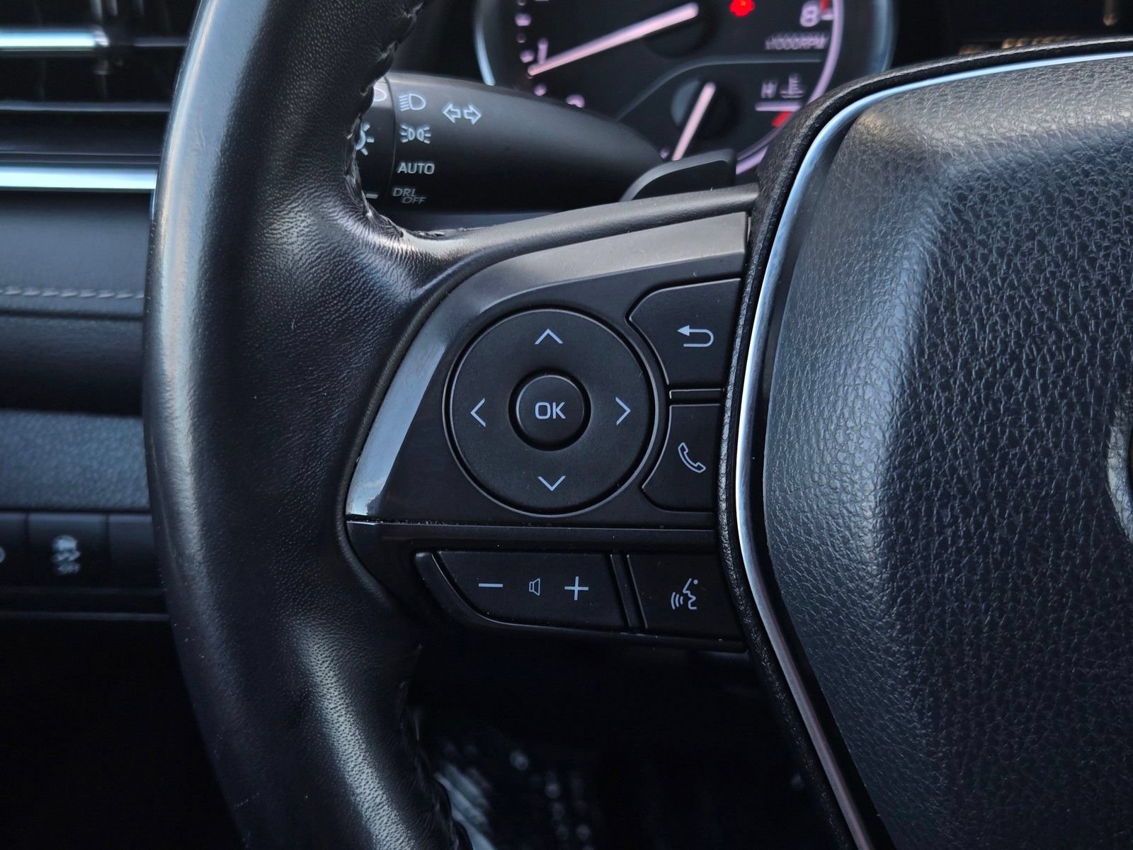Used 2018 Toyota Camry SE FWD image 17