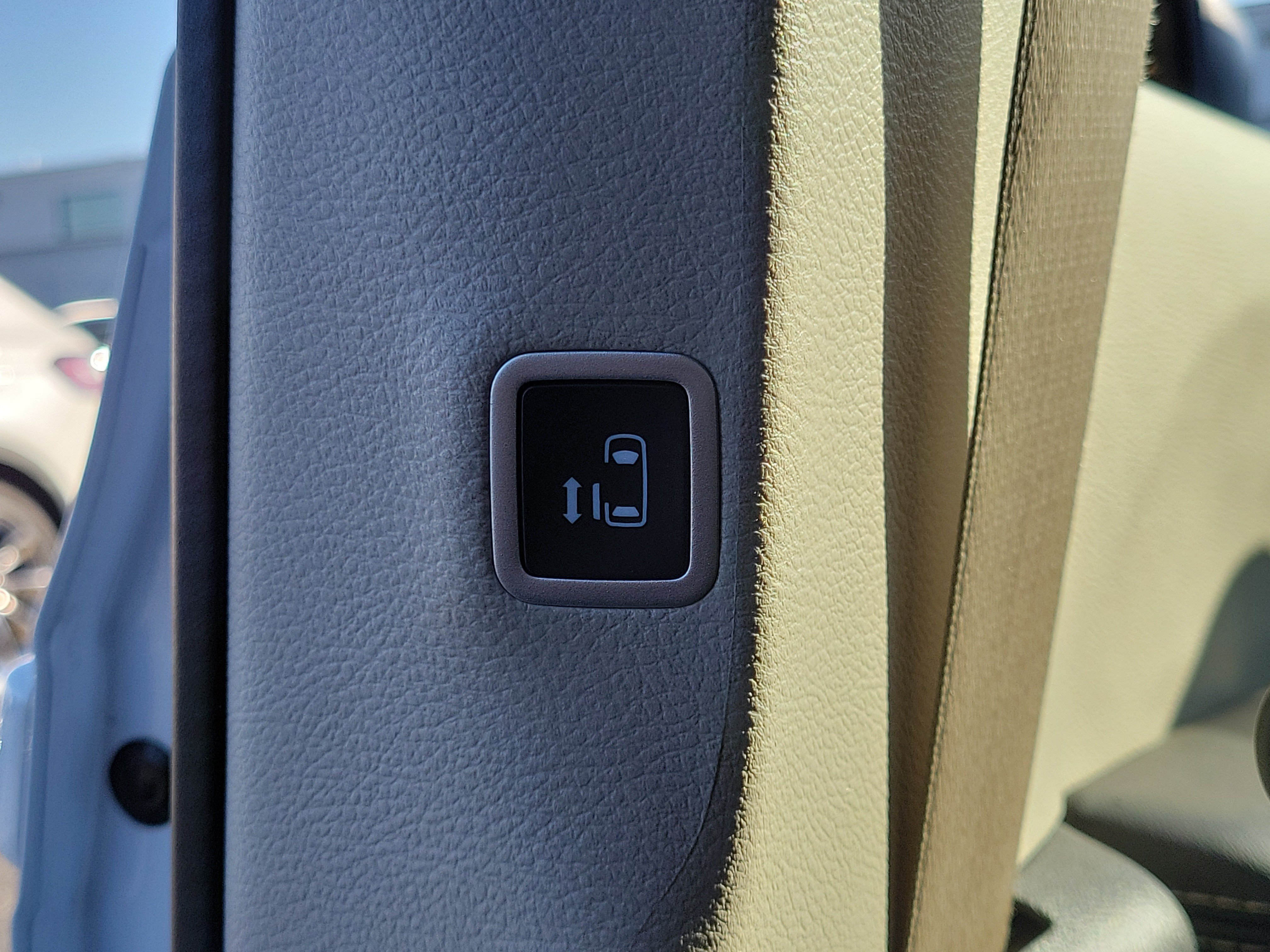 Used 2024 Chrysler Voyager LX FWD image 14