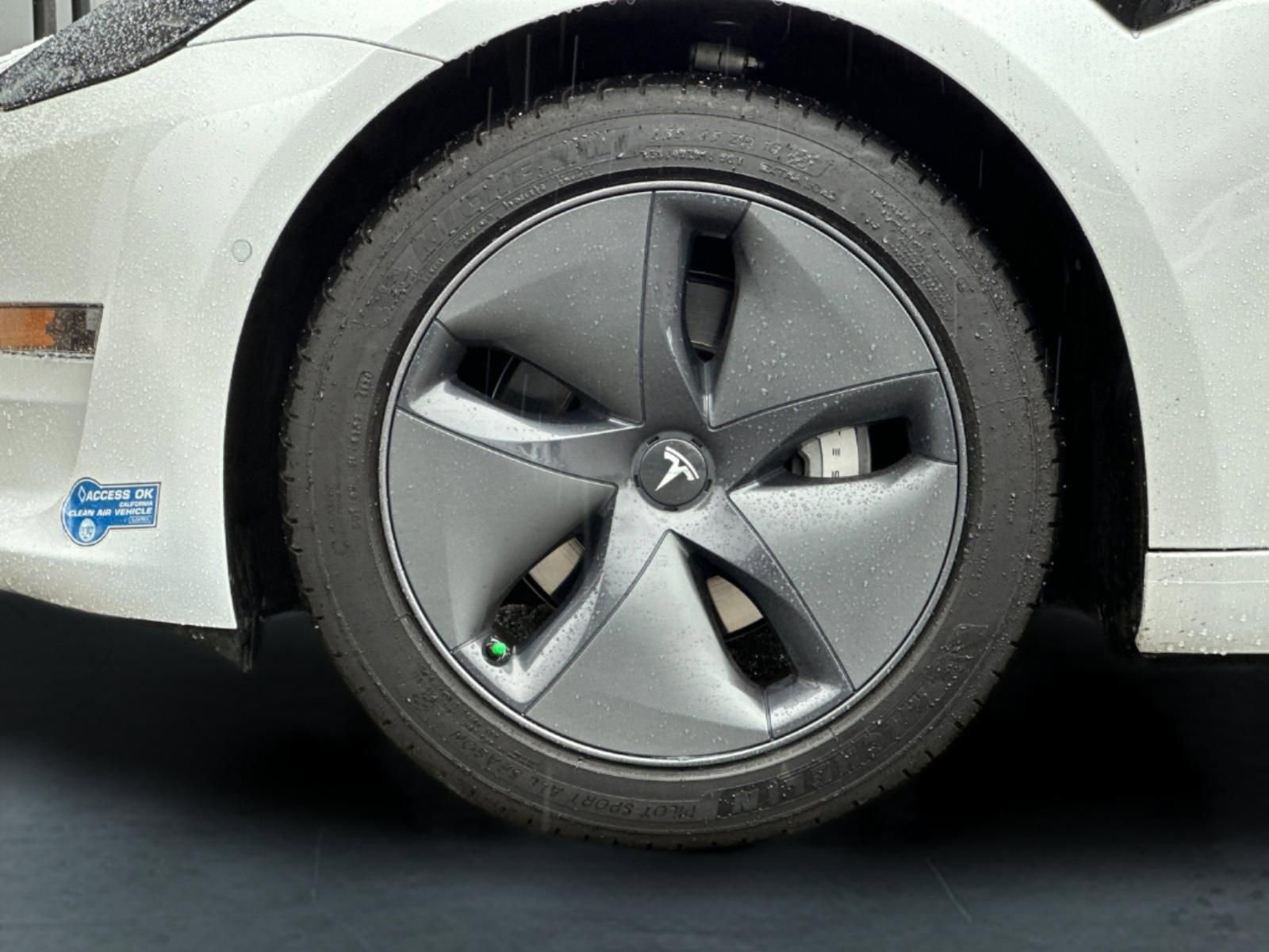 Used 2021 Tesla Model 3 Standard Range Plus image 23