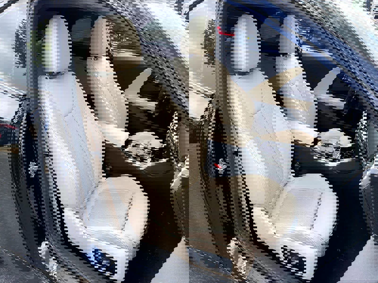 Used 2023 BMW 230i Coupe w/ Convenience Package image 9