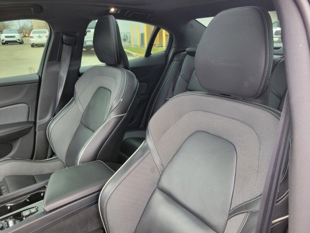 Used 2019 Volvo S60 T5 R-Design image 9