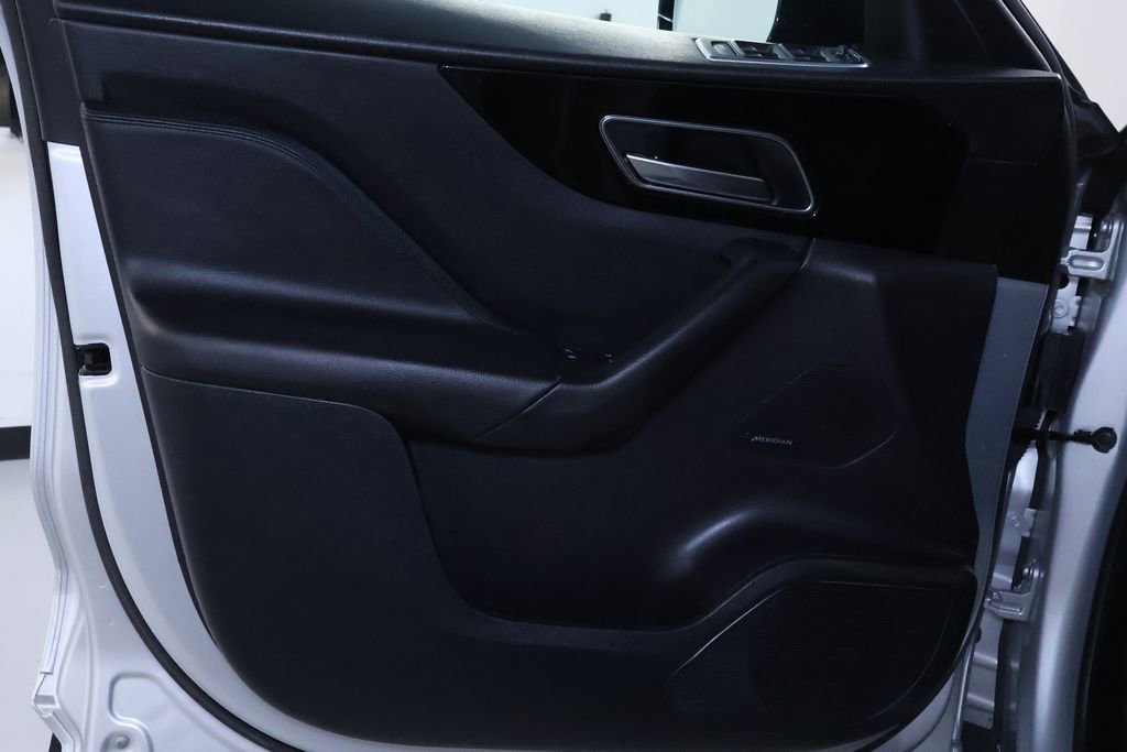 Used 2020 Jaguar F-PACE Premium AWD/4WD image 13