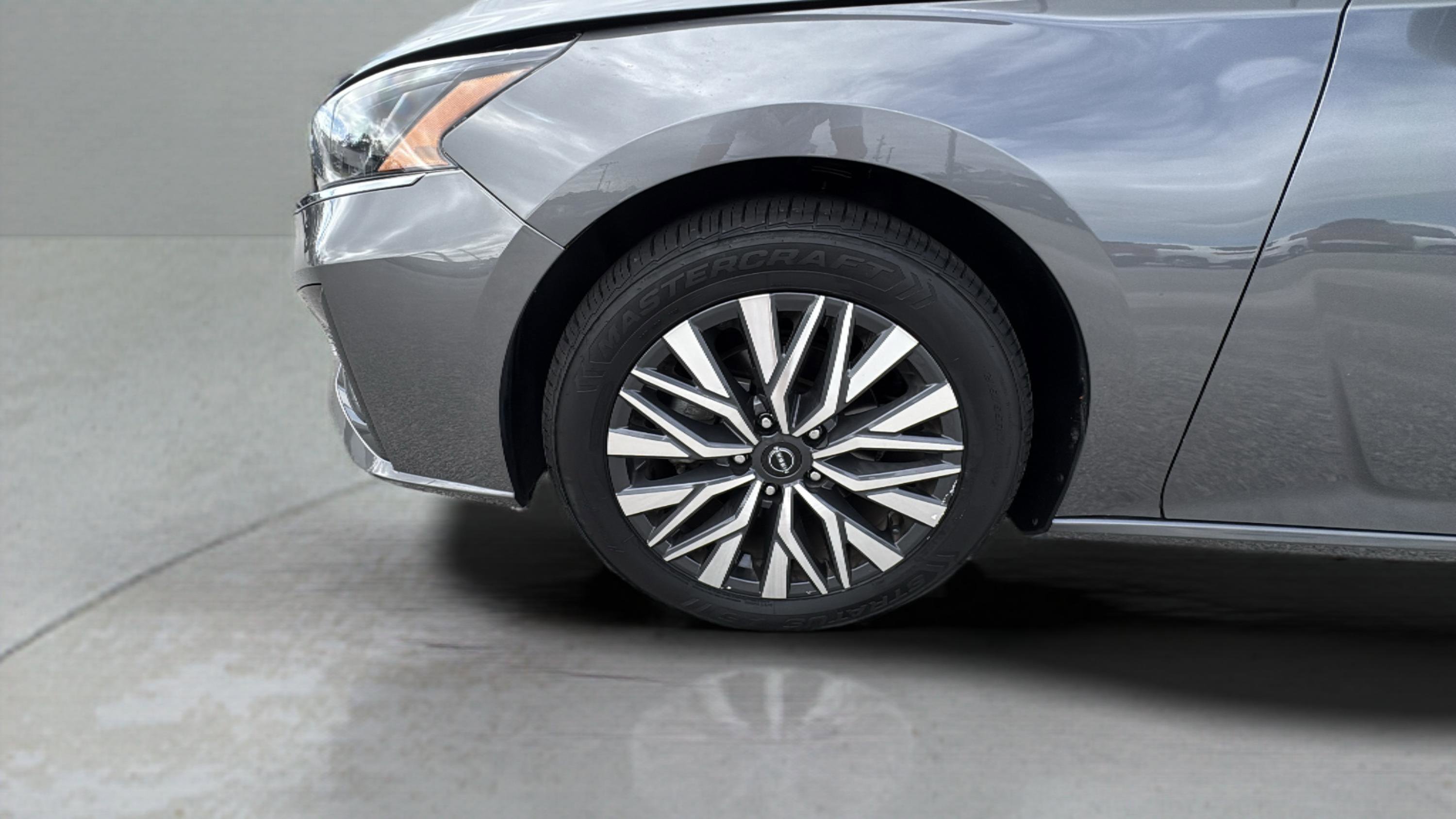 Used 2024 Nissan Altima 2.5 SV image 17