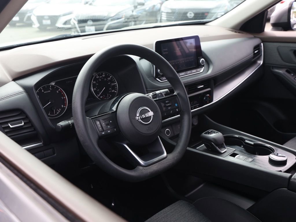 Used 2023 Nissan Rogue SV image 14