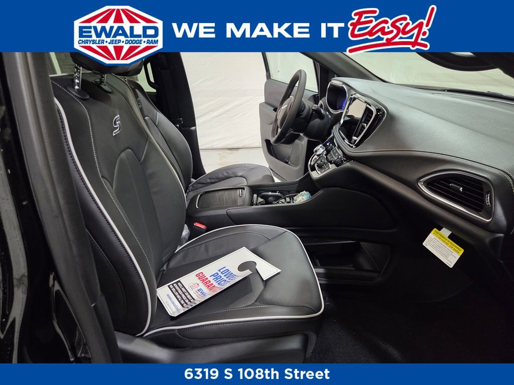 New 2026 Chrysler Pacifica Limited w/ S Appearance Package image 8