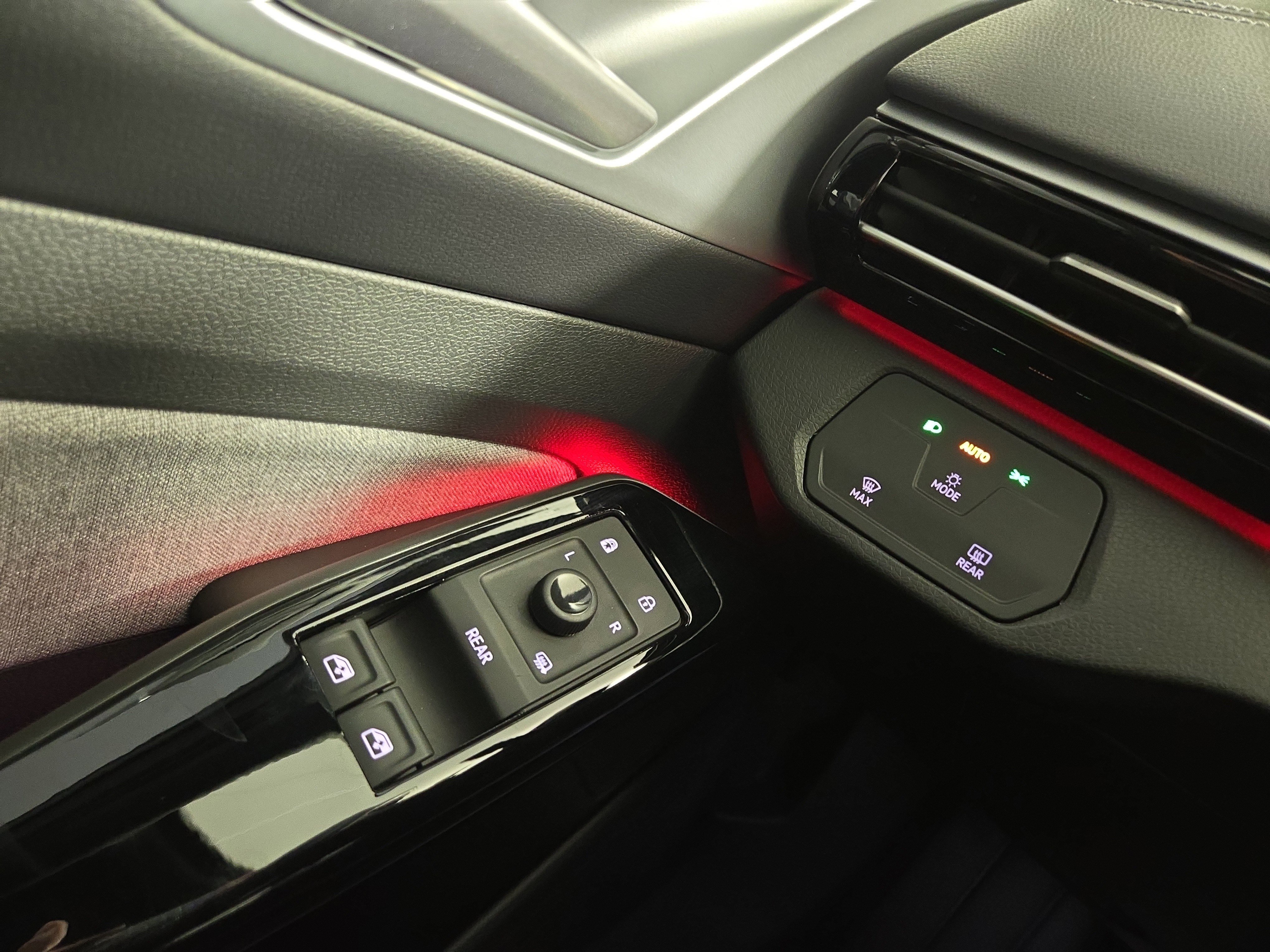 Used 2024 Volkswagen ID.4 2WD image 29