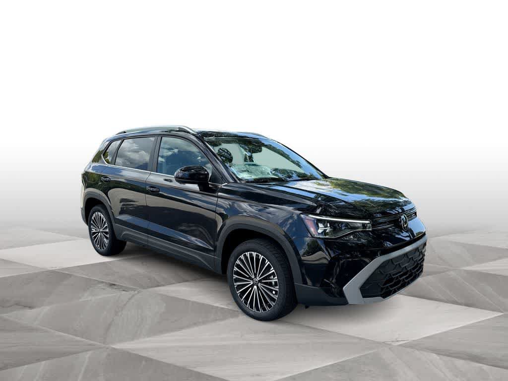 New 2026 Volkswagen Taos SE FWD image 2